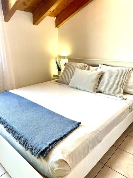 Apartamento Mansarda Antica Milano San Giuliano Milanese Exterior foto