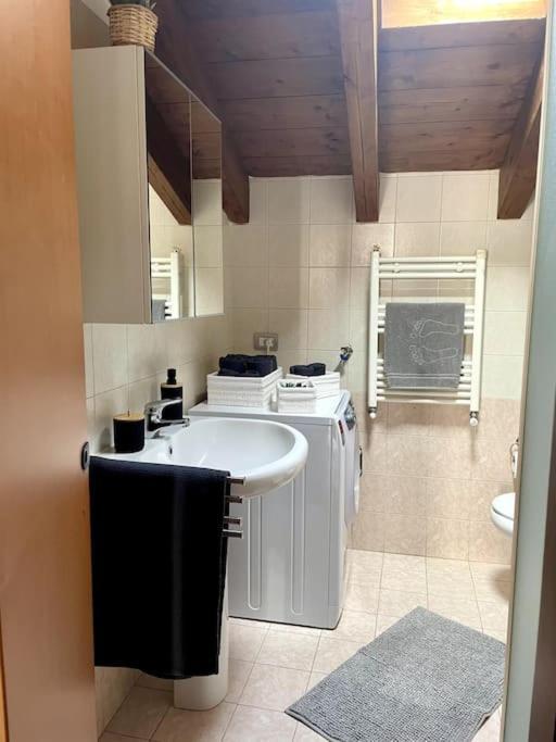 Apartamento Mansarda Antica Milano San Giuliano Milanese Exterior foto